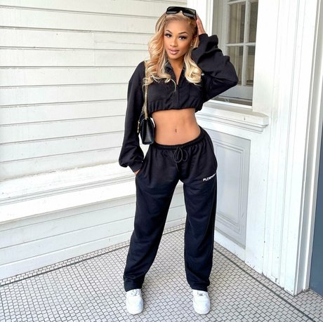 Breann Llewelyn photo 28