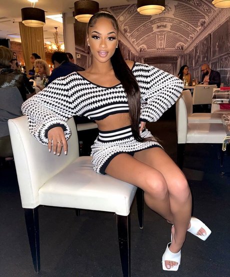 Breann Llewelyn photo 30