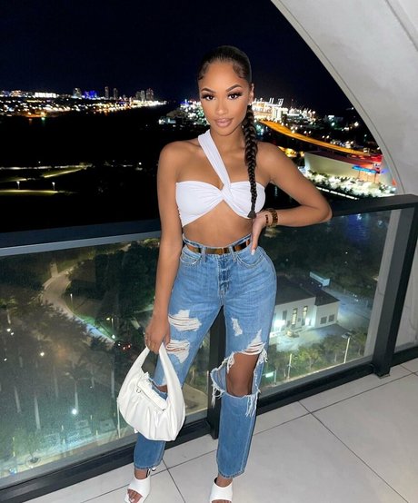 Breann Llewelyn photo 32