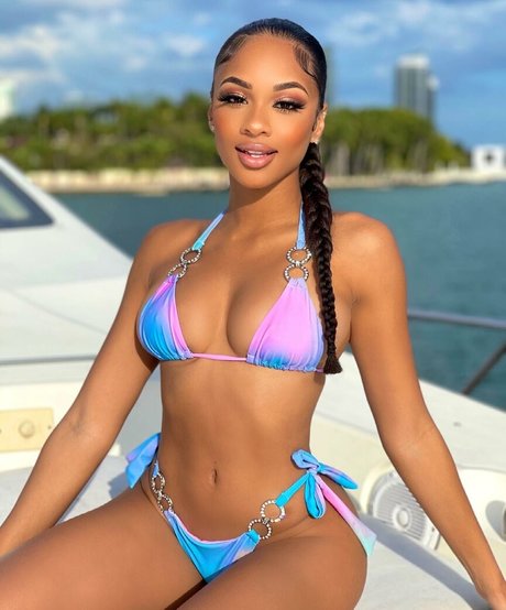 Breann Llewelyn photo 33