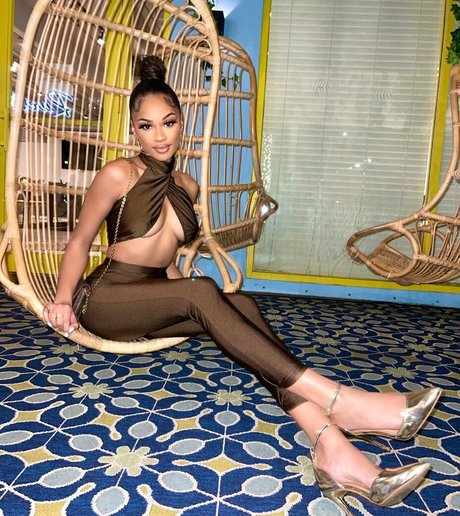 Breann Llewelyn photo 36