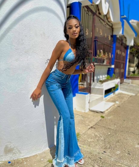 Breann Llewelyn photo 39