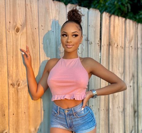 Breann Llewelyn photo 41