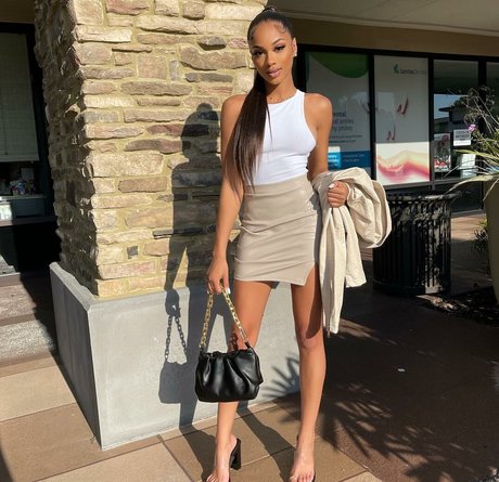 Breann Llewelyn photo 42