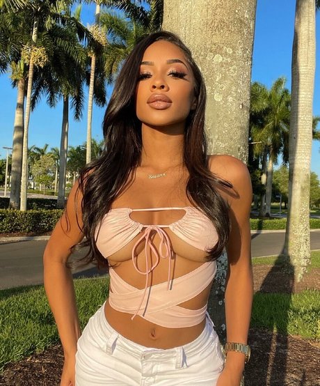 Breann Llewelyn photo 54