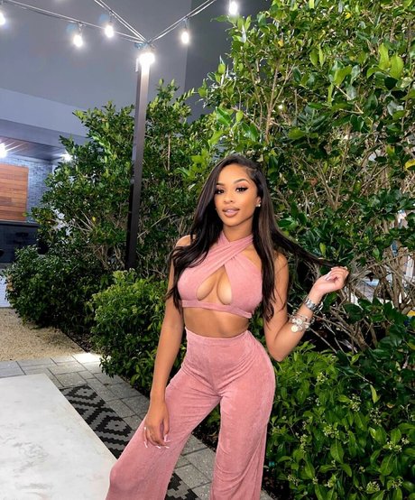 Breann Llewelyn photo 57