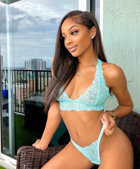 Breann Llewelyn photo 63