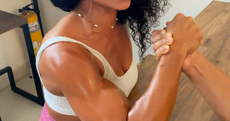 Brendabiceps photo 26