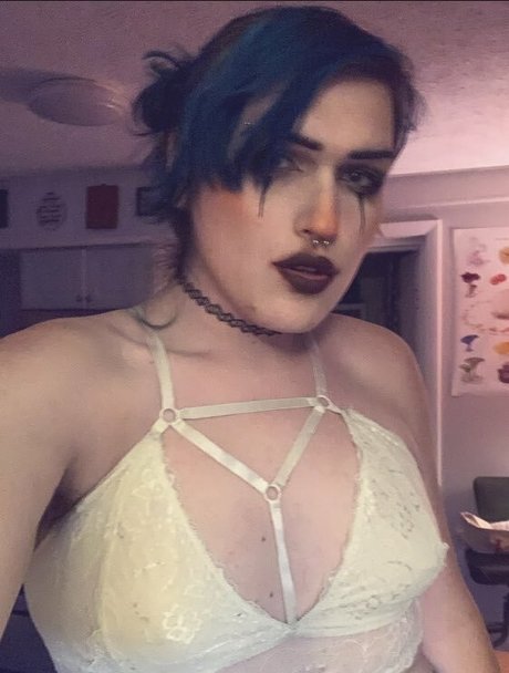 Bridget Bordeaux photo 1