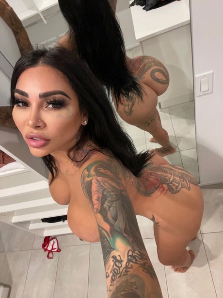 Brittanya Razavi photo 20
