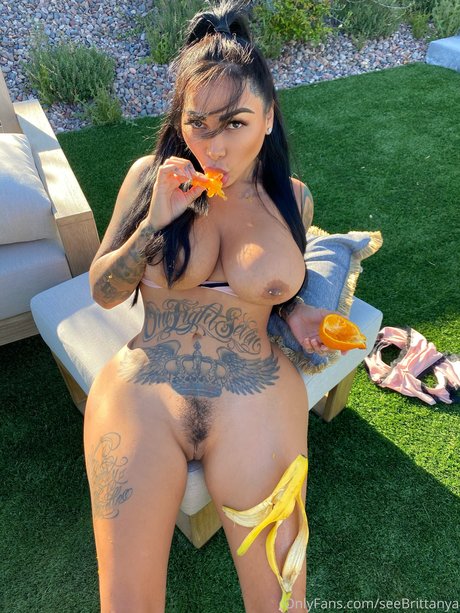 Brittanya Razavi photo 38