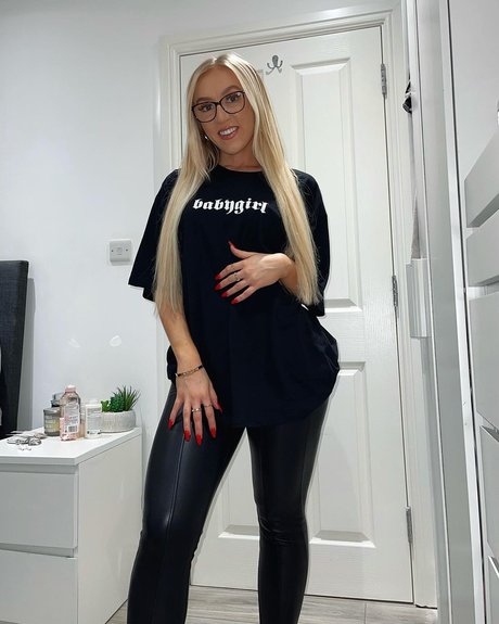 Brogan Small photo 168
