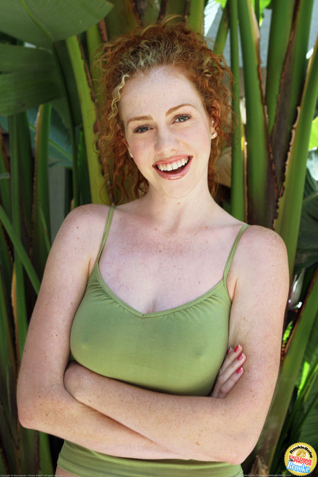 Brooke Barnes photo 28
