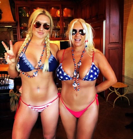 Brooke Hogan photo 3