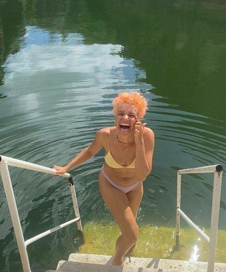 Bruna Linzmeyer photo 14