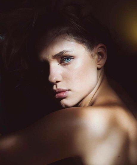 Bruna Linzmeyer photo 18