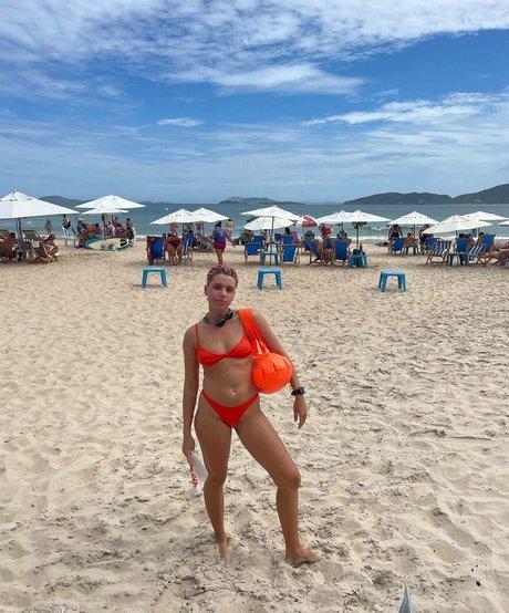 Bruna Linzmeyer photo 24