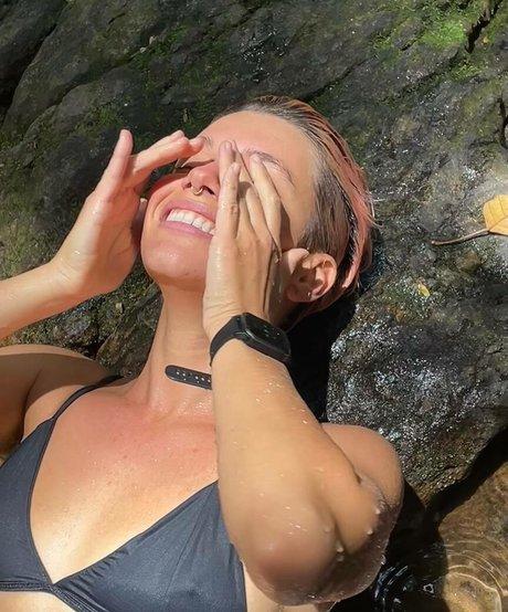Bruna Linzmeyer photo 26