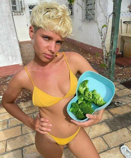 Bruna Linzmeyer photo 48