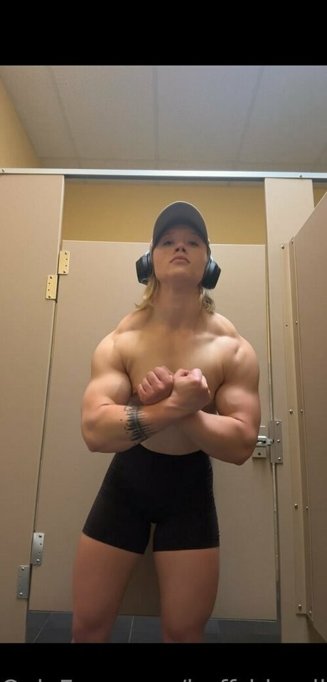 Buff_blondie photo 2