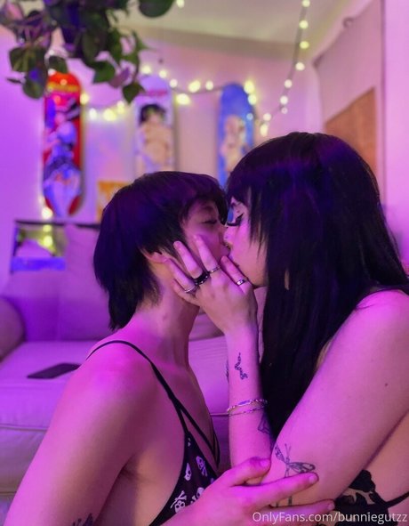Bunniegutzz photo 31