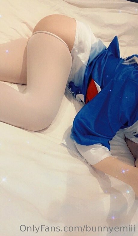 Bunnyemiii photo 11