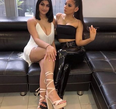 Busty Indian photo 12