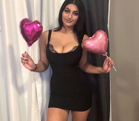 Busty Indian photo 16