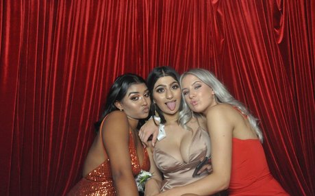 Busty Indian photo 35