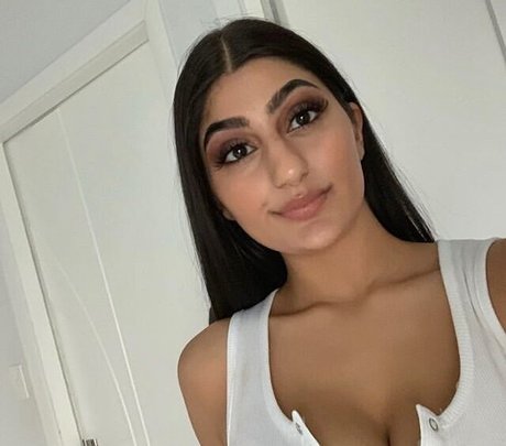 Busty Indian photo 37