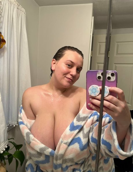 Bustybae95 photo 3