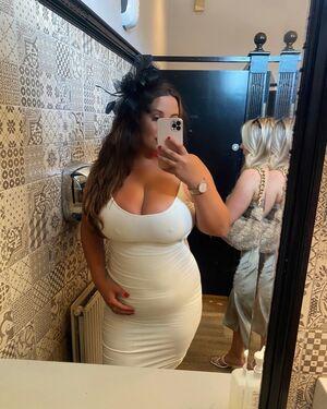 BustyBrunetteS photo 4