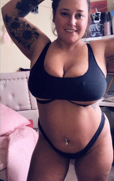 Profile photo of Bustyybeautyy