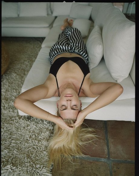 Busy Phillips photo 2