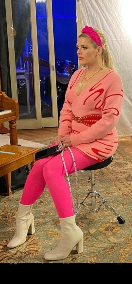 Busy Phillips photo 5