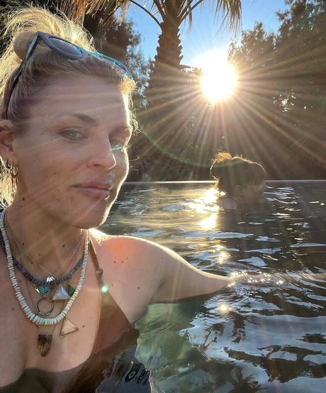 Busy Phillips photo 8