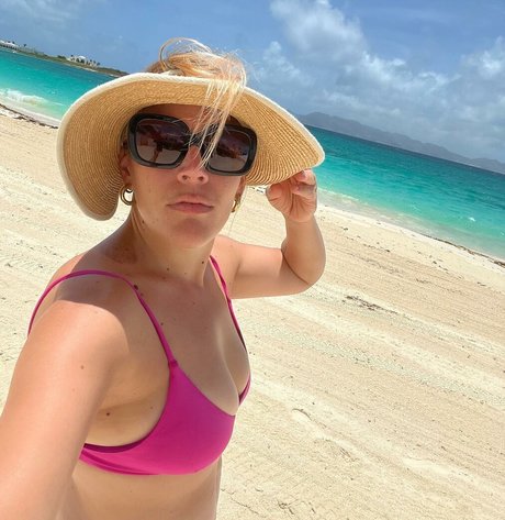 Busy Phillips photo 18