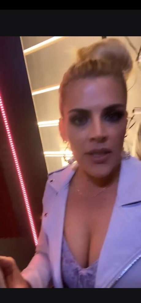 Busy Phillips photo 27