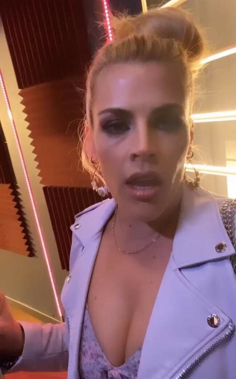 Busy Phillips photo 28