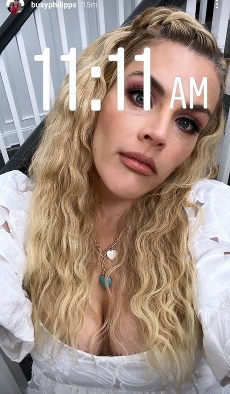 Busy Phillips photo 30