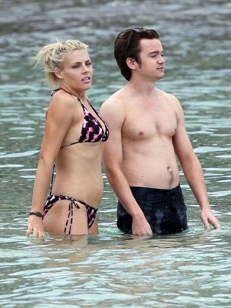 Busy Phillips photo 33