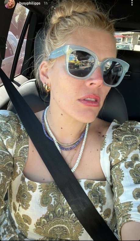 Busy Phillips photo 34
