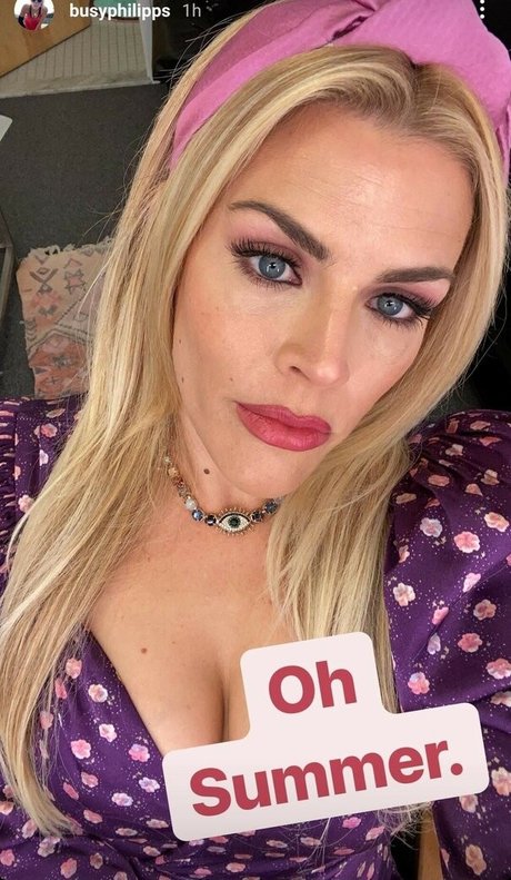 Busy Phillips photo 35