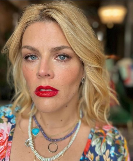 Busy Phillips photo 36