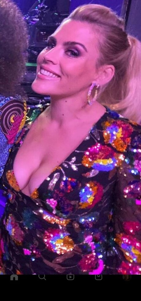Busy Phillips photo 37