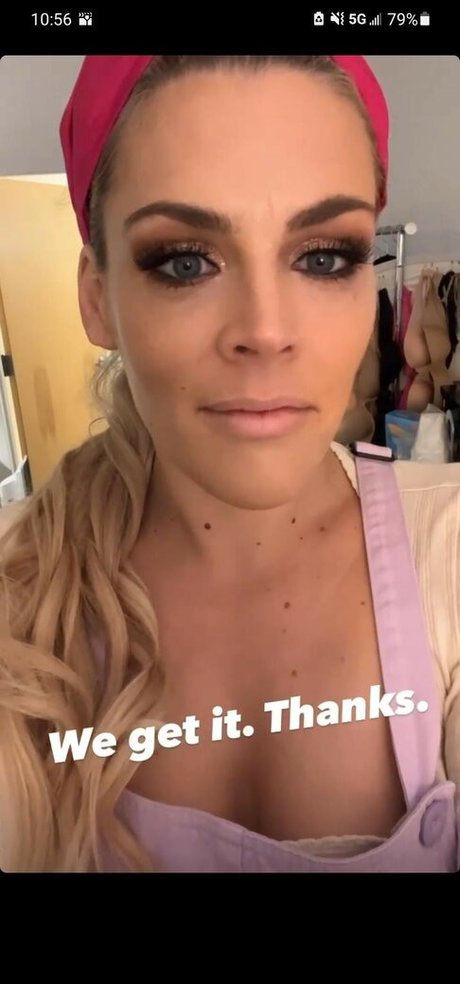 Busy Phillips photo 39