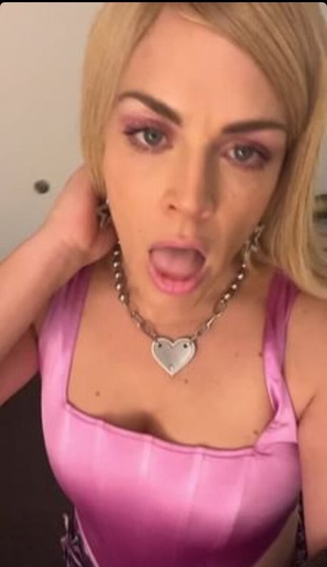 Busy Phillips photo 62