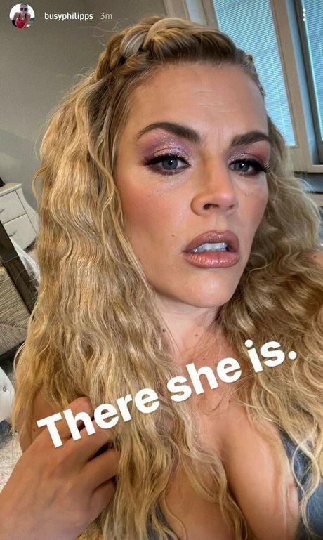 Busy Phillips photo 63