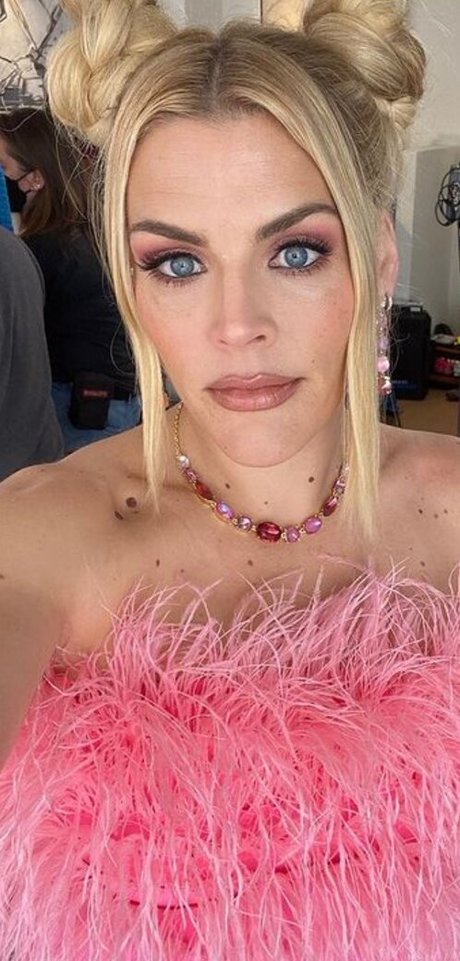 Busy Phillips photo 70