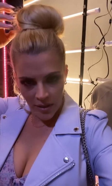 Busy Phillips photo 89